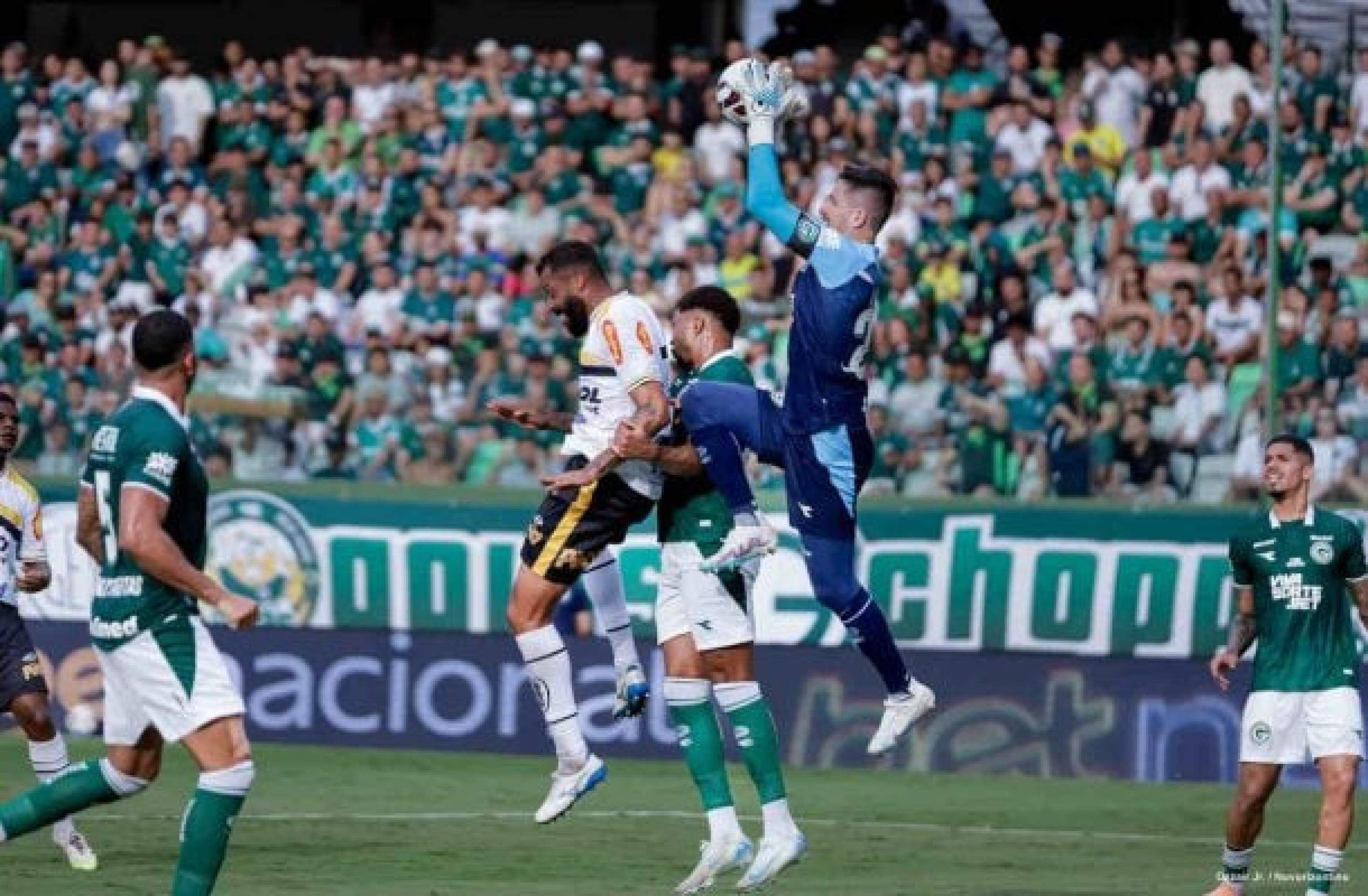 Goiás volta ao G4 com vitória sobre o Novorizontino