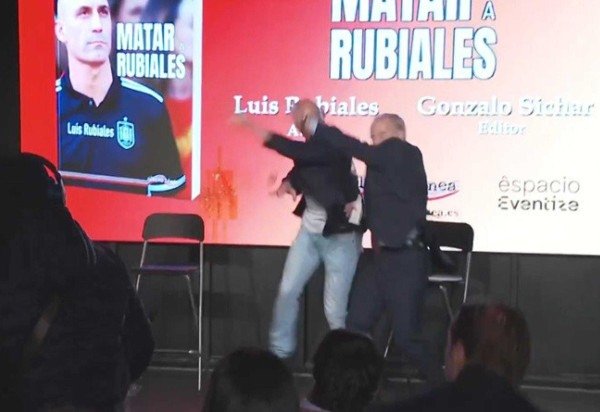 Reprodução/Twitter/X/@MenInBlazers