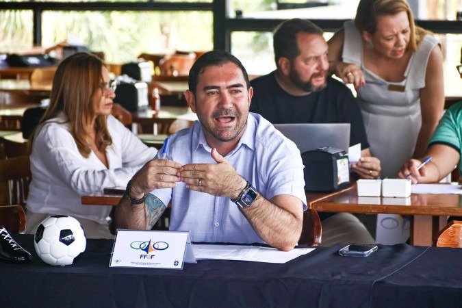 A Assembleia Geral Ordinária foi realizada nesta segunda-feira para delegar sobre a organização das competições na temporada de 2026 do Candangão - (crédito: Divulgação/FFDF) A Assembleia Geral Ordinária foi realizada nesta segunda-feira para delegar sobre a organização das competições na temporada de 2026 do Candangão - (crédito: Divulgação/FFDF)