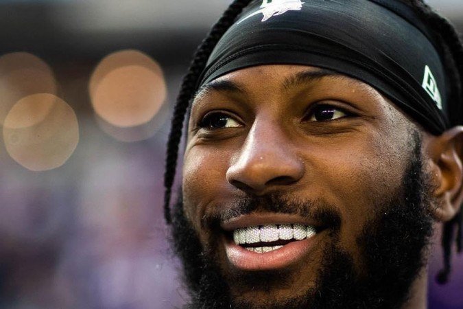 Jogador da NFL é baleado em Nova York e está em estado crítico