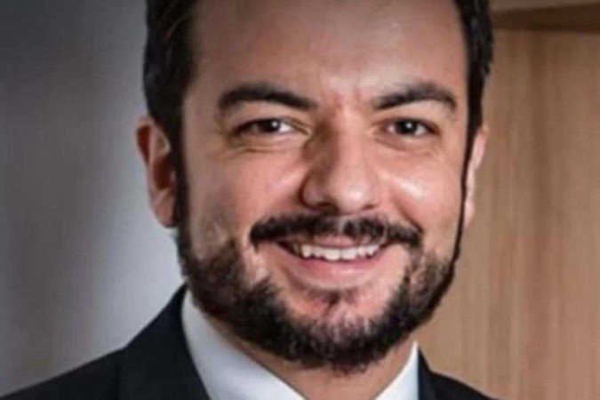 O advogado e cantor Marcelo Mendonça, de 43 anos, morreu após ser esfaqueado por um cliente em Viçosa - (crédito: Reprodução/Redes Sociais) O advogado e cantor Marcelo Mendonça, de 43 anos, morreu após ser esfaqueado por um cliente em Viçosa - (crédito: Reprodução/Redes Sociais)