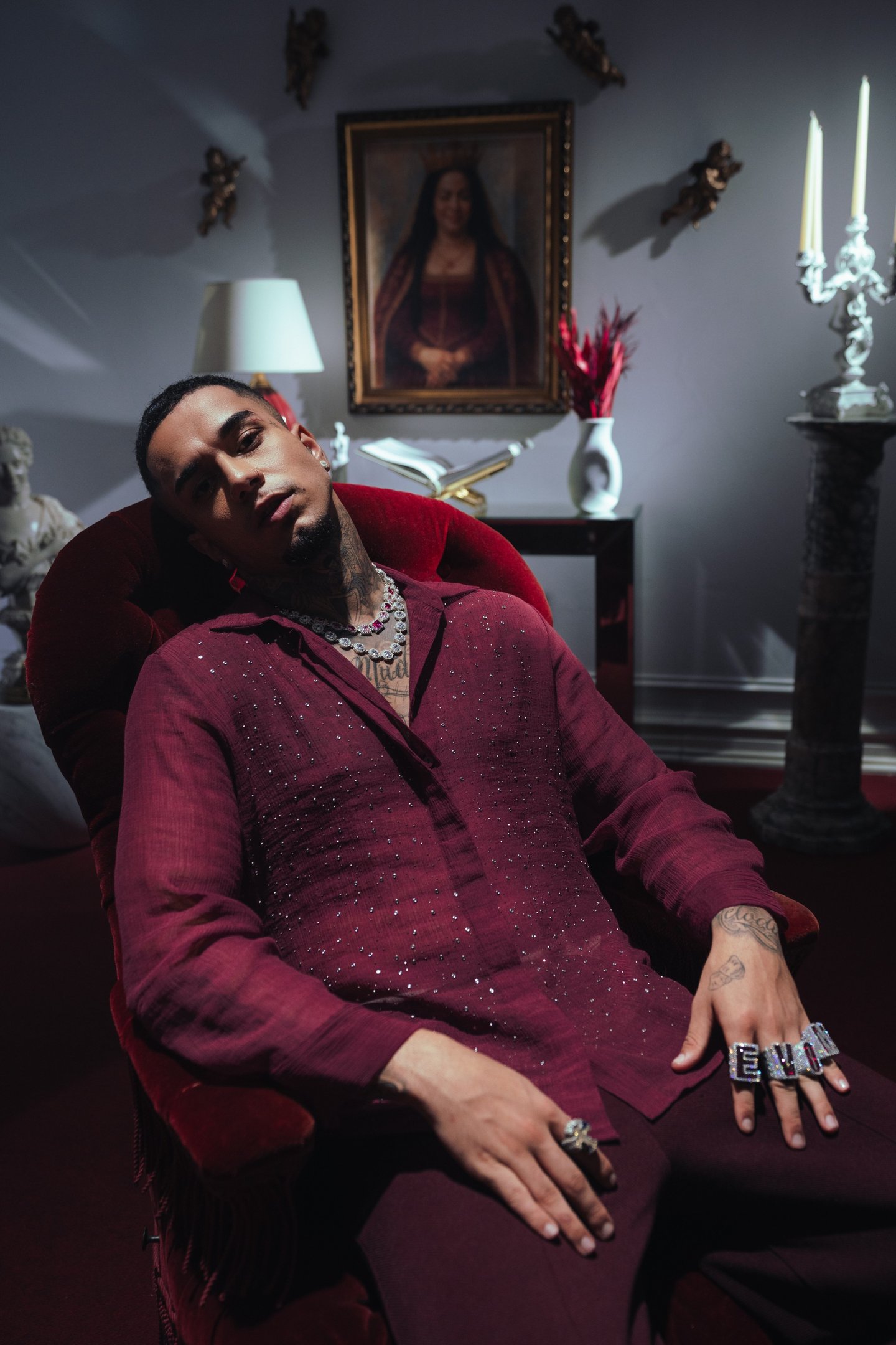 Veigh apresenta turnê do novo disco no Opera Hall neste sábado (22)