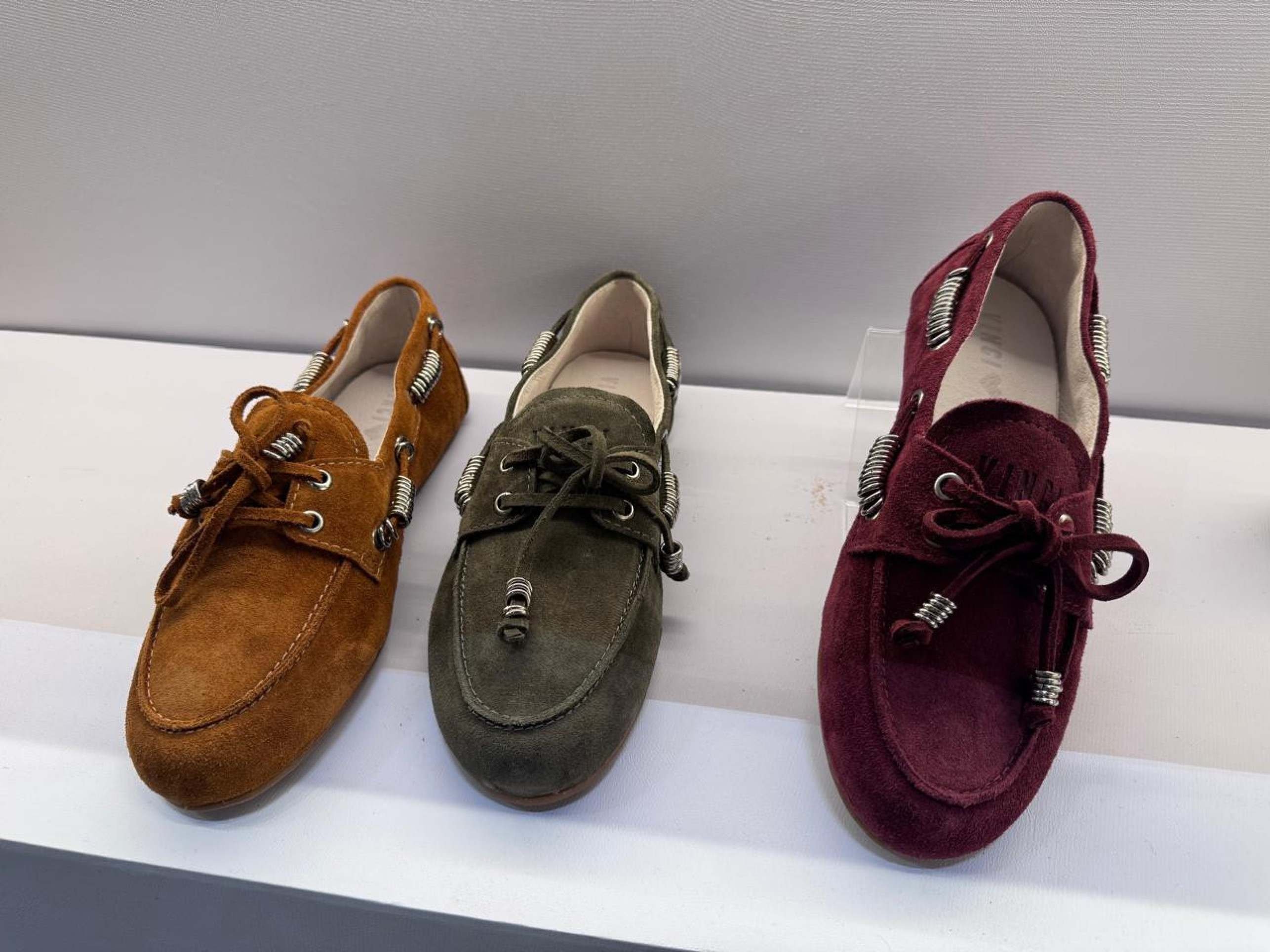 Desde as vers&otilde;es mais masculinas at&eacute; as mais ousadas, loafers e mocassins roubam a cena 