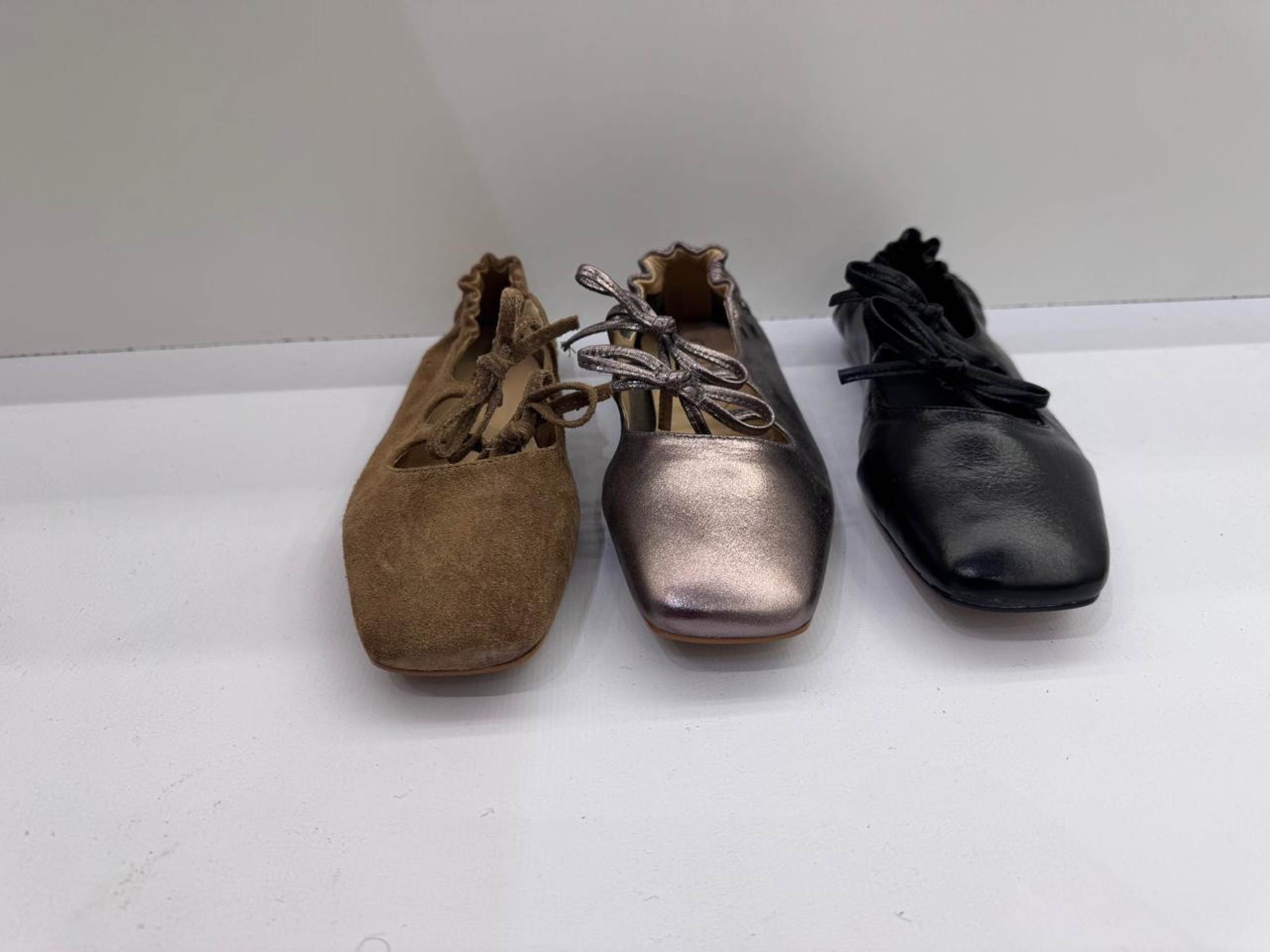 Sapatilhas bailarinas tamb&eacute;m aparecem nas novas cole&ccedil;&otilde;es 