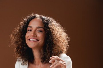 Rebeca Jamir, atriz recifense, atuou em O filho de mil homens, ao lado de Rodrigo Santoro - (crédito: Caio Oviedo/ Divulgação ) Rebeca Jamir, atriz recifense, atuou em O filho de mil homens, ao lado de Rodrigo Santoro - (crédito: Caio Oviedo/ Divulgação )