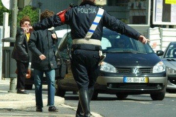Traficante brasileiro ligado ao PCC é preso em Portugal
- (crédito: PSP ( Polícia Segurança Publica portuguesa)) Traficante brasileiro ligado ao PCC é preso em Portugal
- (crédito: PSP ( Polícia Segurança Publica portuguesa))