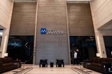 Ausência de informações sobre a situação dos funcionários motivou a realização de um novo protesto em frente ao edifício na semana passada - (crédito: Divulgação) Ausência de informações sobre a situação dos funcionários motivou a realização de um novo protesto em frente ao edifício na semana passada - (crédito: Divulgação)