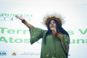 Guajajara durante anúncio do Compromisso Intergovernamental sobre Posse da Terra - (crédito: Ueslei Marcelino/COP30) Guajajara durante anúncio do Compromisso Intergovernamental sobre Posse da Terra - (crédito: Ueslei Marcelino/COP30)