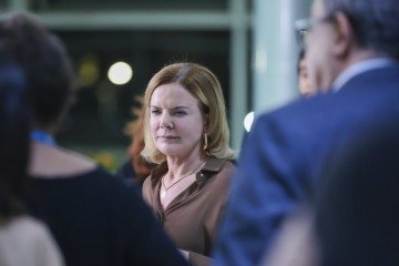 Gleisi: 'Quem vai pagar o preço dessa grande chantagem é o país, nossas instituições e nossa democracia' - (crédito: Gil Ferreira/SRI-PR) Gleisi: 'Quem vai pagar o preço dessa grande chantagem é o país, nossas instituições e nossa democracia' - (crédito: Gil Ferreira/SRI-PR)