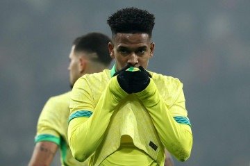 Estêvão converteu pênalti e balançou a rede pela sexta vez em 11 jogos com a camisa da Seleção principal: artilheiro da era Carlo Ancelotti - (crédito: Franck Fife/AFP) Estêvão converteu pênalti e balançou a rede pela sexta vez em 11 jogos com a camisa da Seleção principal: artilheiro da era Carlo Ancelotti - (crédito: Franck Fife/AFP)