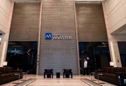 Ausência de informações sobre a situação dos funcionários motivou a realização de um novo protesto em frente ao edifício na semana passada -  (crédito:  Divulgação)