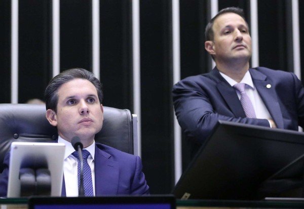 Hugo Motta, presidente da Câmara, manteve Derrite como relator do projeto  -  (crédito: Kayo Magalhães / Câmara dos Deputados)