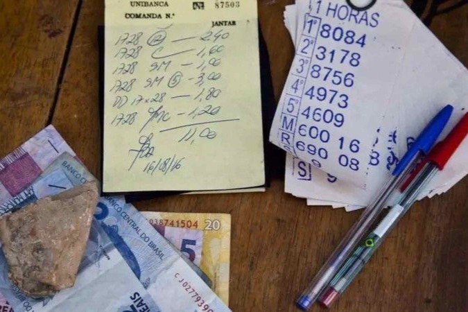 Tíquete de entrada de 1896 no jardim zoológico do Rio que autorizava o visitante a participar de rifa -  (crédito: MIS-RJ)