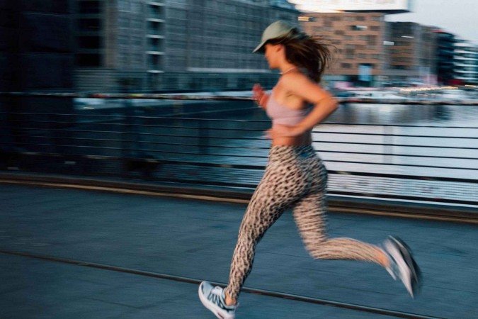 Durante a corrida, o corpo e o cérebro entram em ação de formas complexas, liberando substâncias químicas que ajudam a reduzir a ansiedade -  (crédito: Getty Images)