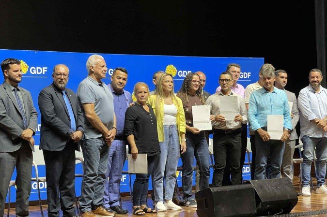 GDF avança na regularização fundiária e entrega mais de mil escrituras - (crédito: Davi Cruz/CB/D.A Press) GDF avança na regularização fundiária e entrega mais de mil escrituras - (crédito: Davi Cruz/CB/D.A Press)