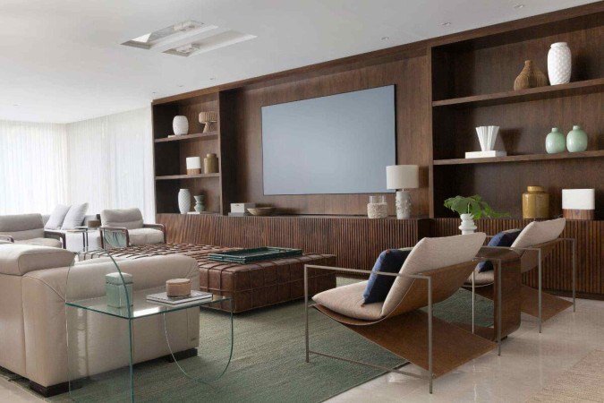 A madeira escura confere sofisticação e elegância à decoração (Imagem: Carolina Mossin | Projeto: Frezza & Figueiredo Arquitetura e Interiores) - (crédito: EdiCase) A madeira escura confere sofisticação e elegância à decoração (Imagem: Carolina Mossin | Projeto: Frezza & Figueiredo Arquitetura e Interiores) - (crédito: EdiCase)