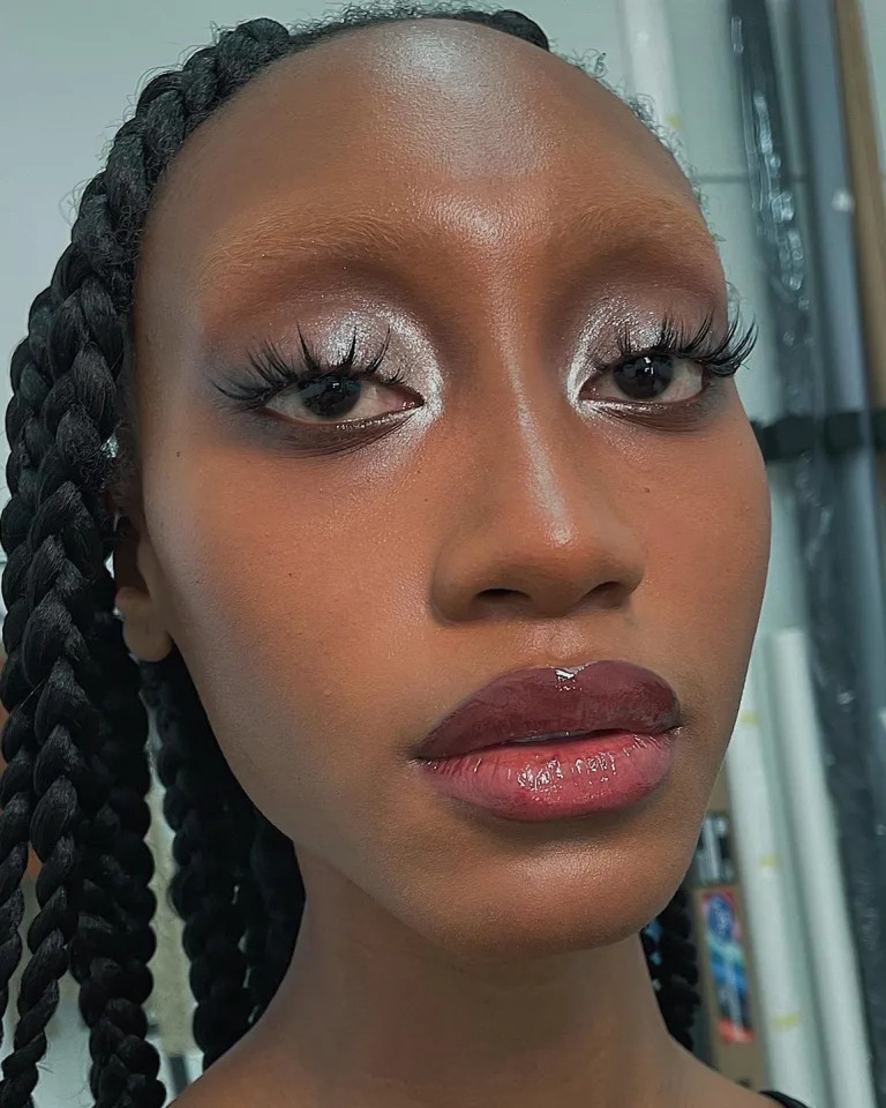 Tons prateados combinam com peles negras