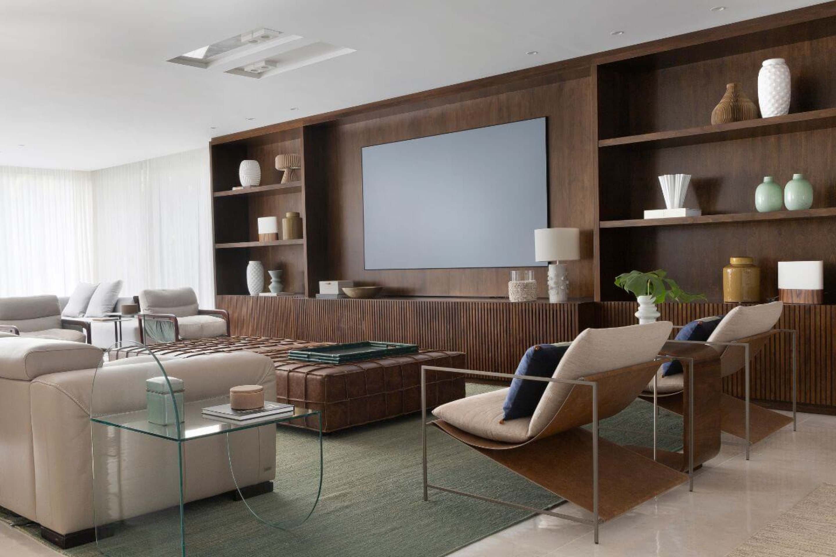 Madeira escura: saiba como usar essa tendência na arquitetura