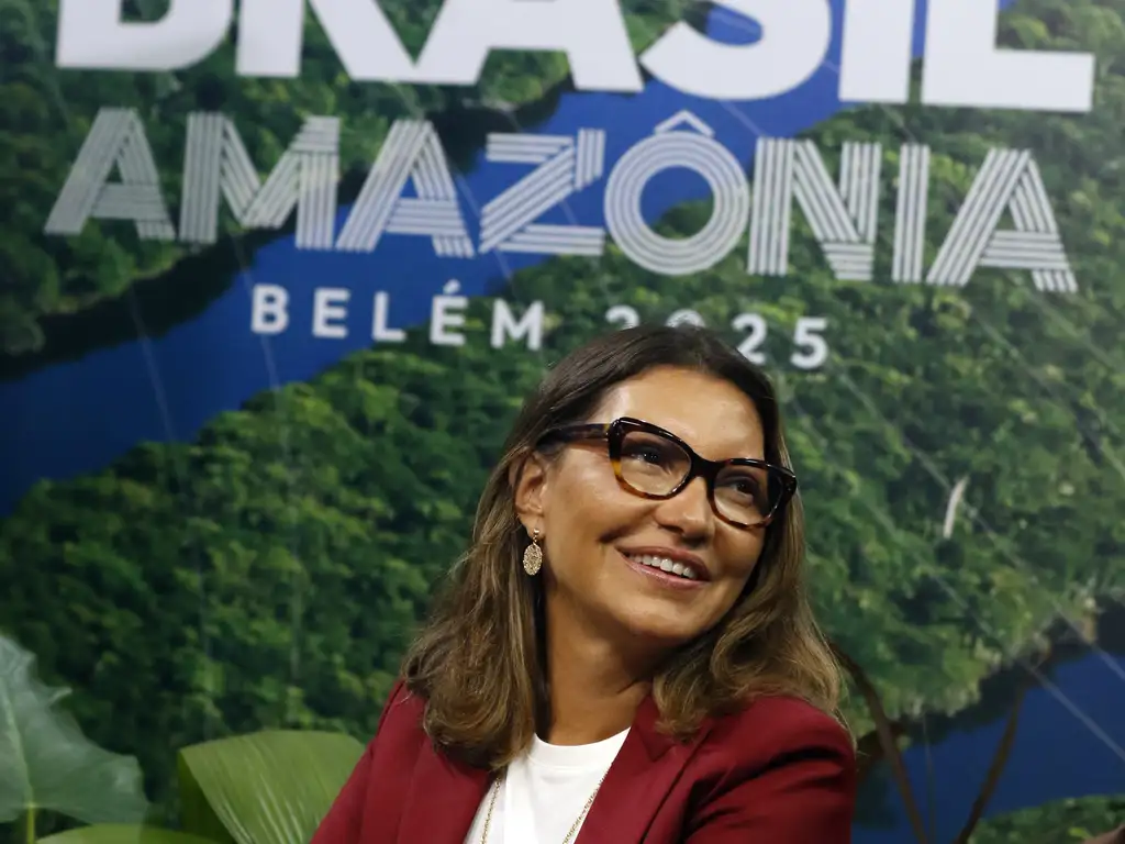 Janja durante entrevista em Belém, onde comentou a declaração do chanceler alemão sobre a COP 30 -  (crédito:  Bruno Peres/Agência Brasil)