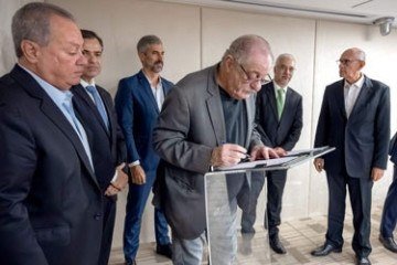 Assinatura do acordo entre a CNI e a Neonergia