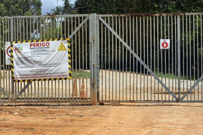 Moradores ainda convivem com os problemas de mau cheiro e mosquitos. -  (crédito:  Marcelo Ferreira/CB/D.A Press)