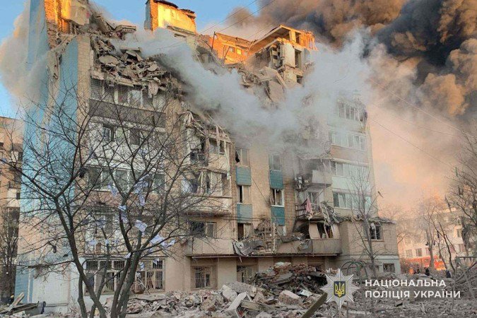 Ataques russos matam 19 na Ucrânia; Zelensky tenta reativar processo de paz