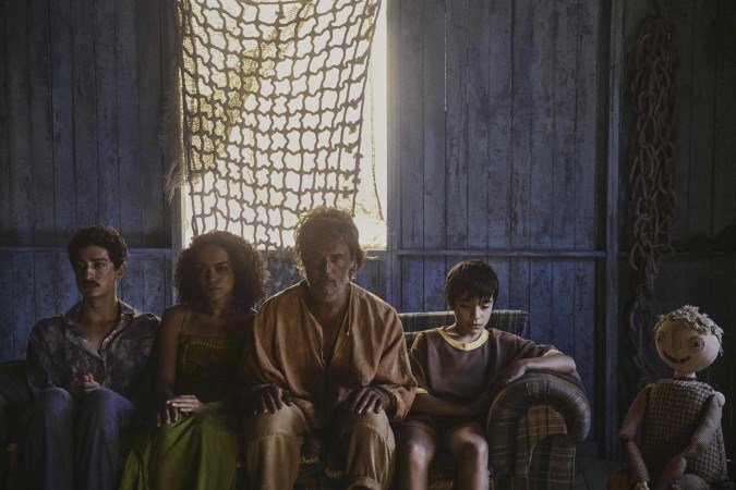 Família unida com os personagens de Jonny Massaro, Rebeca Jamir, Rodrigo Santoro e
Miguel Martin - (crédito: Fotos: Marcos Serra Lima/Netflix) Família unida com os personagens de Jonny Massaro, Rebeca Jamir, Rodrigo Santoro e
Miguel Martin - (crédito: Fotos: Marcos Serra Lima/Netflix)