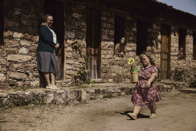 A atriz Juliana Caldas em cena do longa da Netflix    