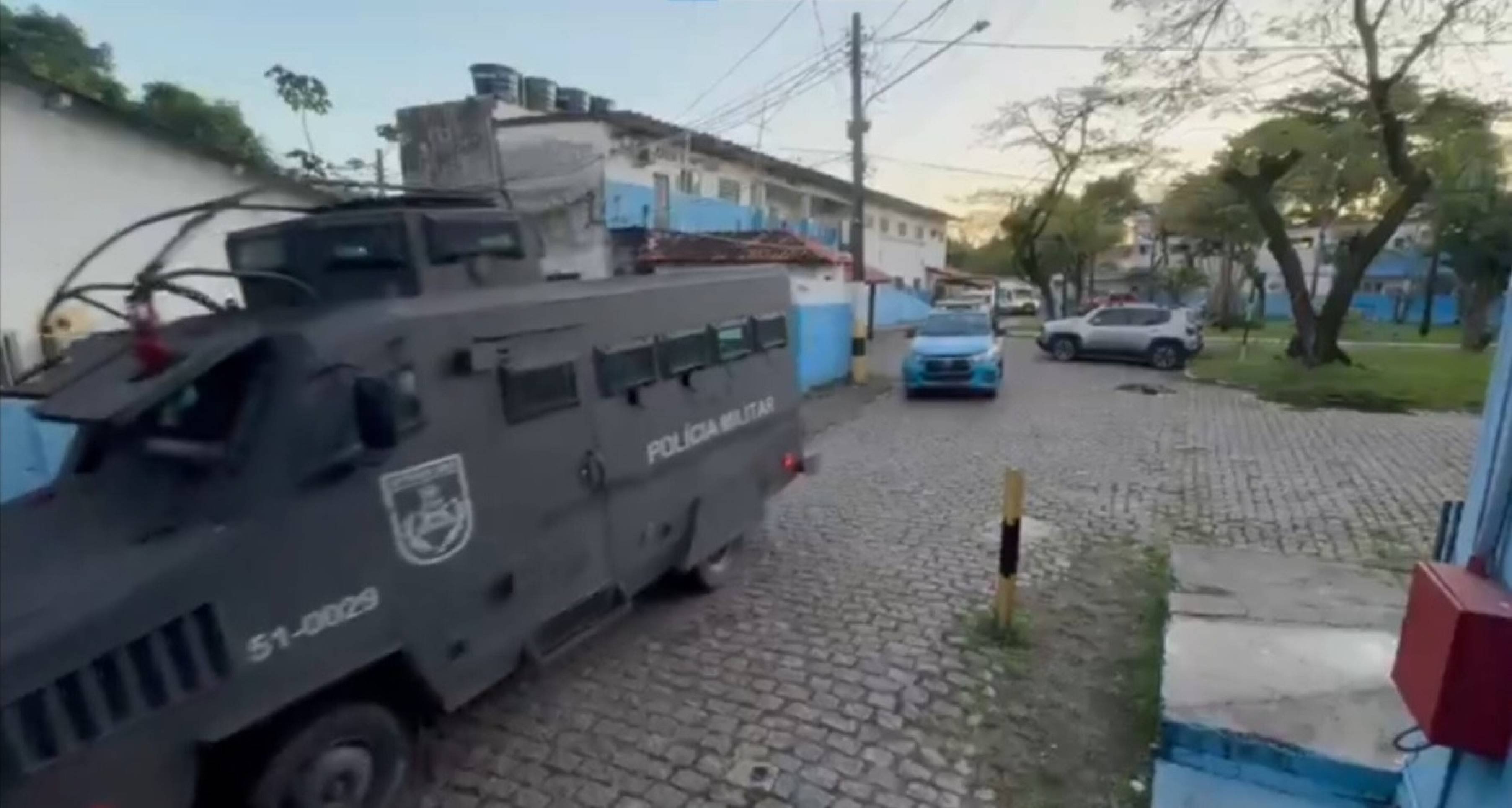 Operação contra o Comando Vermelho deixa 2 mortos e feridos no Rio