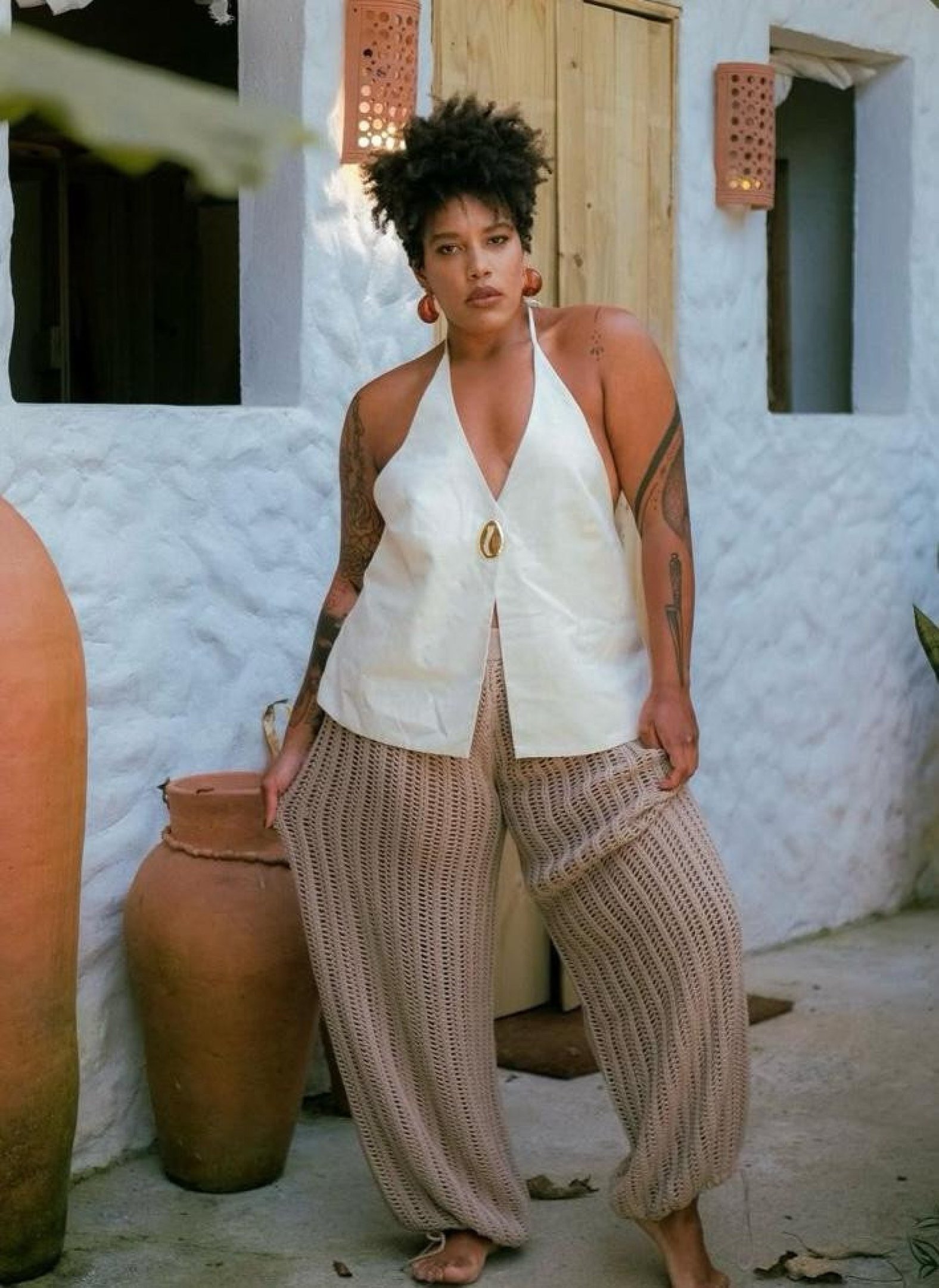 Apesar de ser mais comum em ambientes festivos e informais, a peça também tem sido descartada no dia a dia 