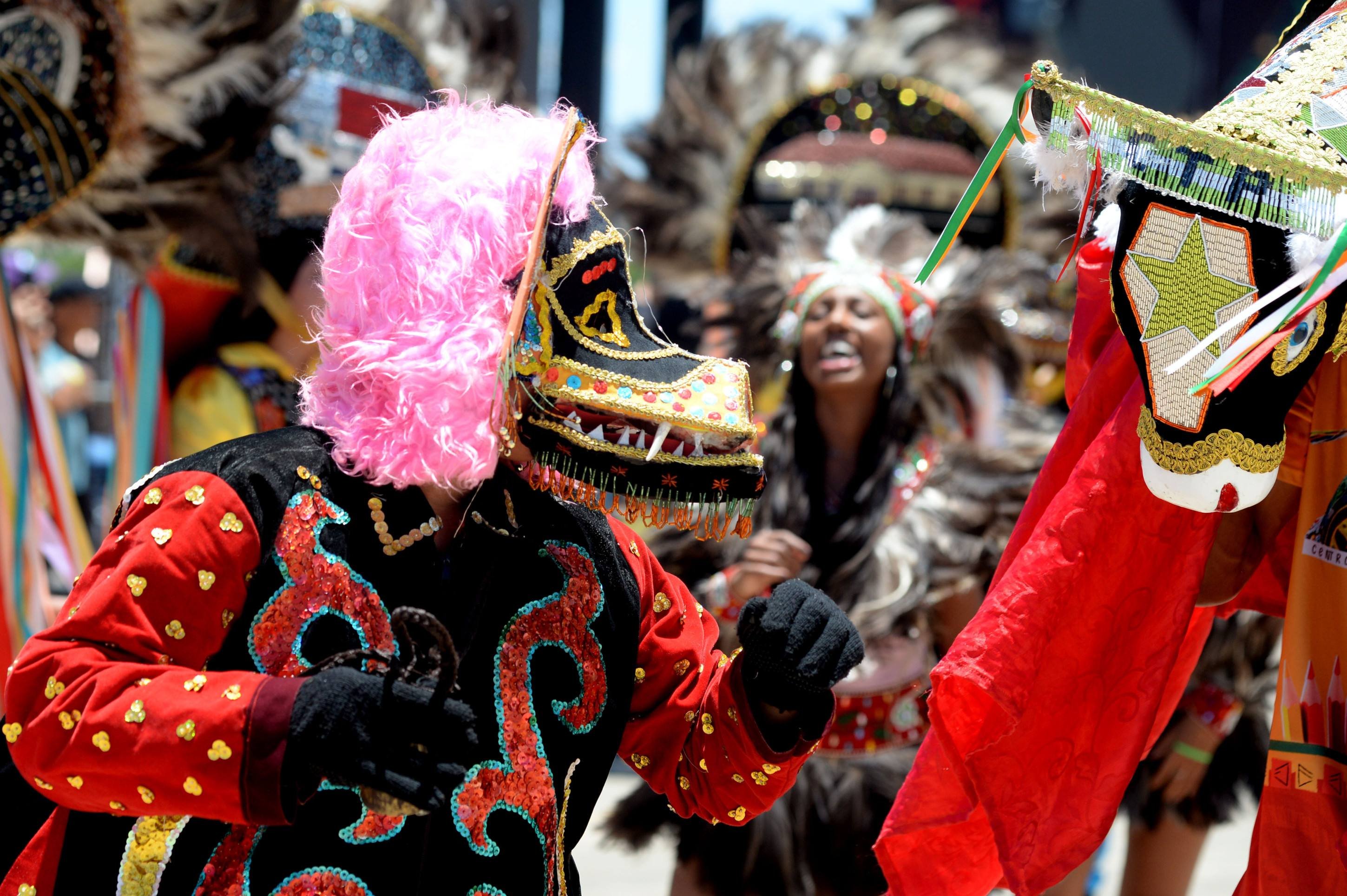 Cortejo como Boi do SeuTeodoro abriuo festival