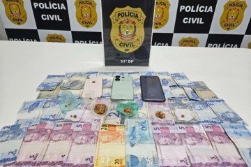 Diversos itens relacionados à atividade criminosa foram encontrados dentro da residência do indivíduo - (crédito: Reprodução/PCDF) Diversos itens relacionados à atividade criminosa foram encontrados dentro da residência do indivíduo - (crédito: Reprodução/PCDF)