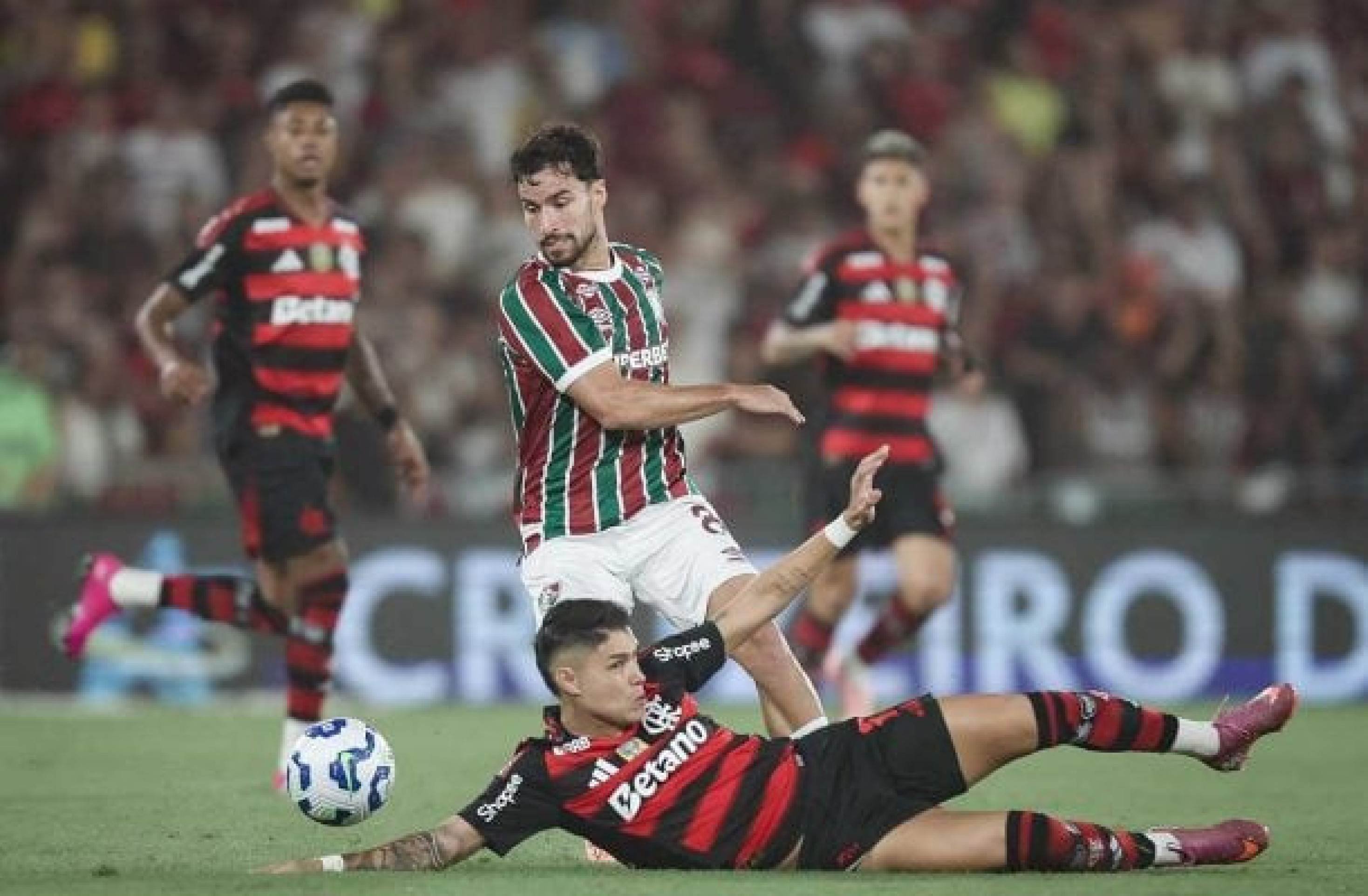 Urgente! Flamengo em Crise: Derrota no Fla-Flu Acelera a Queda de Filipe Luís e Acende o Alerta!