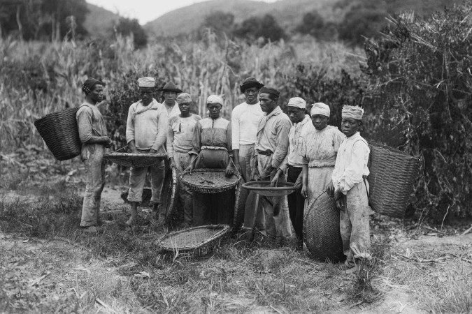 Missa realizada em 17 de maio de 1888, no campo de São Cristóvão, no Rio de Janeiro, para celebrar o fim da escravidão no Brasil - (crédito: Antonio Luiz Ferreira/Acervo Instituto Moreira Salles) Missa realizada em 17 de maio de 1888, no campo de São Cristóvão, no Rio de Janeiro, para celebrar o fim da escravidão no Brasil - (crédito: Antonio Luiz Ferreira/Acervo Instituto Moreira Salles)