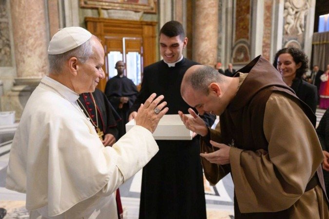 Frei Gilson se encontra com o Papa Leão XIV em Roma: 
