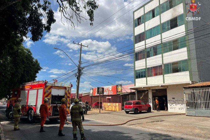 Uma criança foi levada ao hospital após inalar fumaça - (crédito: CBMDF/Divulgação) Uma criança foi levada ao hospital após inalar fumaça - (crédito: CBMDF/Divulgação)