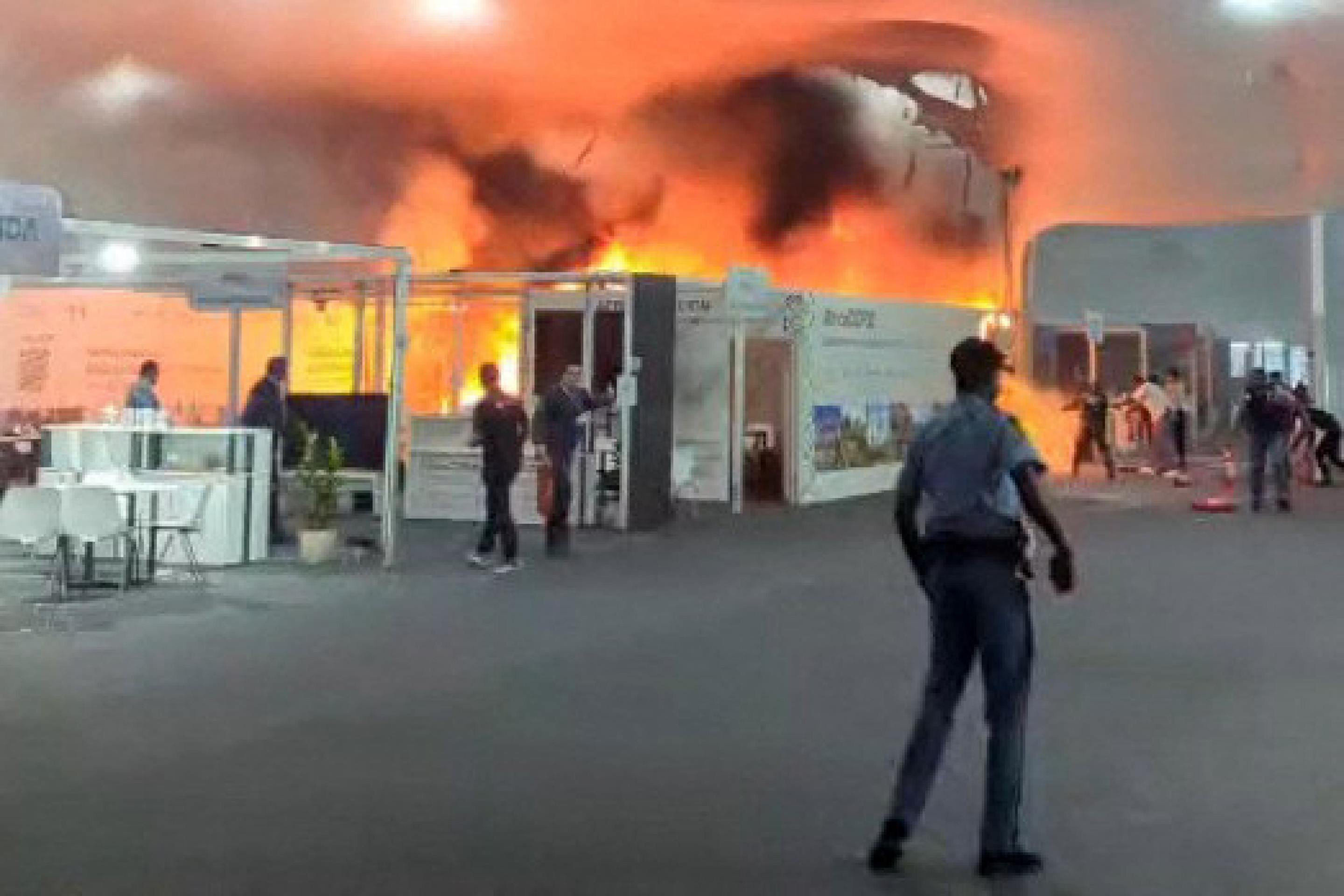  This screen grab taken from AFPTV video footage shows emergency crews battling a fire that broke out at a pavilion inside the venue of the COP30 UN Climate Change Conference in Belem, Para state, Brazil, on November 20, 2025. A fire erupted at a pavilion inside the venue of the UN's climate talks in Brazil on Thursday, prompting panicked delegates to run for the exits, AFP journalists said. Emergency crews rushed to try to put out the blaze as smoke engulfed the corridor. (Photo by AFPTV / AFP)
      