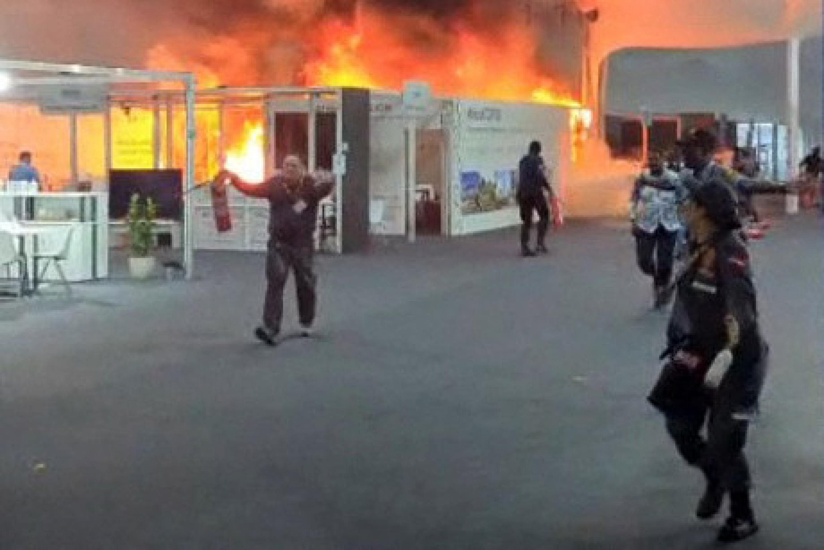 This screen grab taken from AFPTV video footage shows emergency crews battling a fire that broke out at a pavilion inside the venue of the COP30 UN Climate Change Conference in Belem, Para state, Brazil, on November 20, 2025. A fire erupted at a pavilion inside the venue of the UN's climate talks in Brazil on Thursday, prompting panicked delegates to run for the exits, AFP journalists said. Emergency crews rushed to try to put out the blaze as smoke engulfed the corridor. (Photo by AFPTV / AFP)
      
