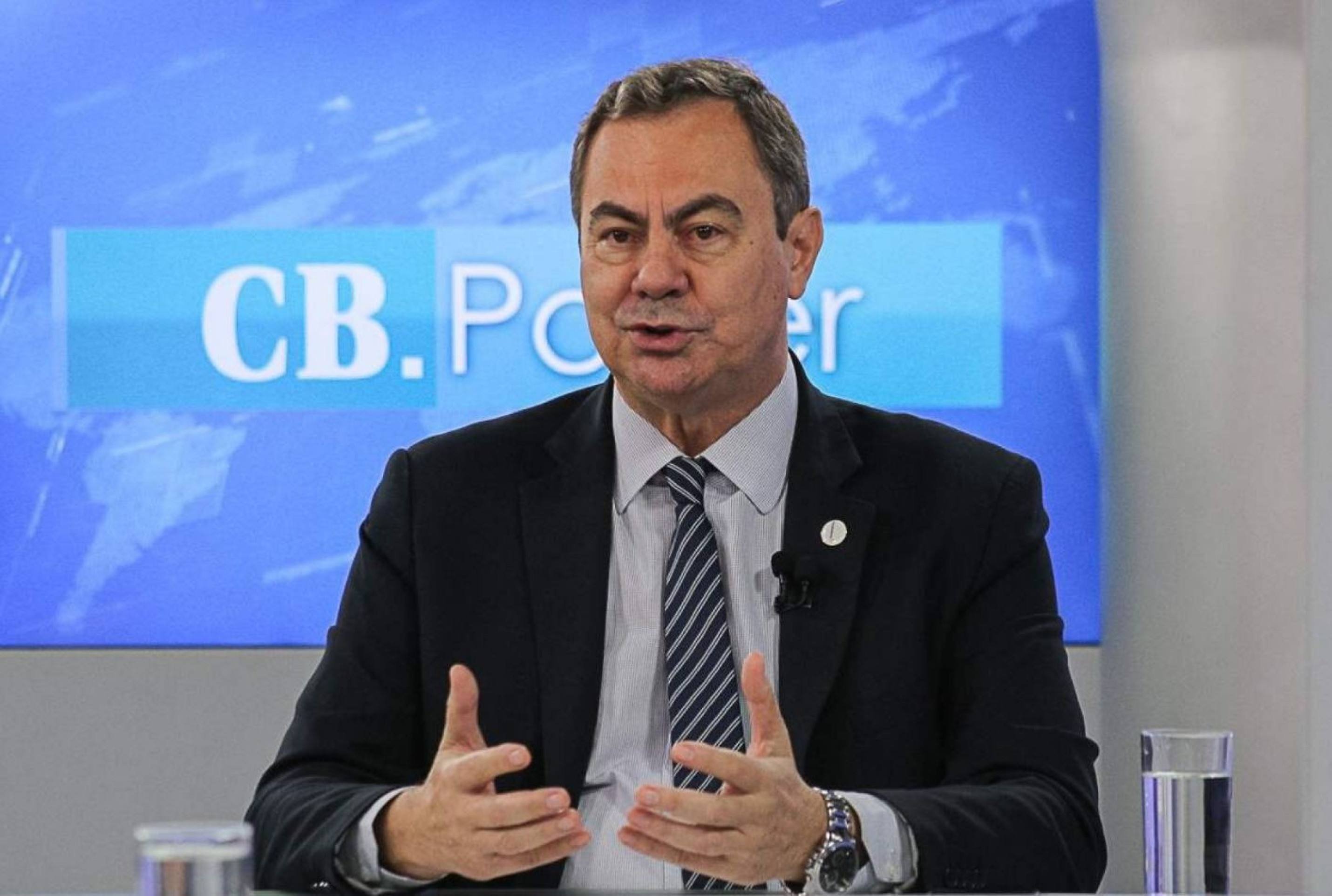 Chegada do 13º vai servir para aliviar dívidas em atraso, avalia Fecomércio