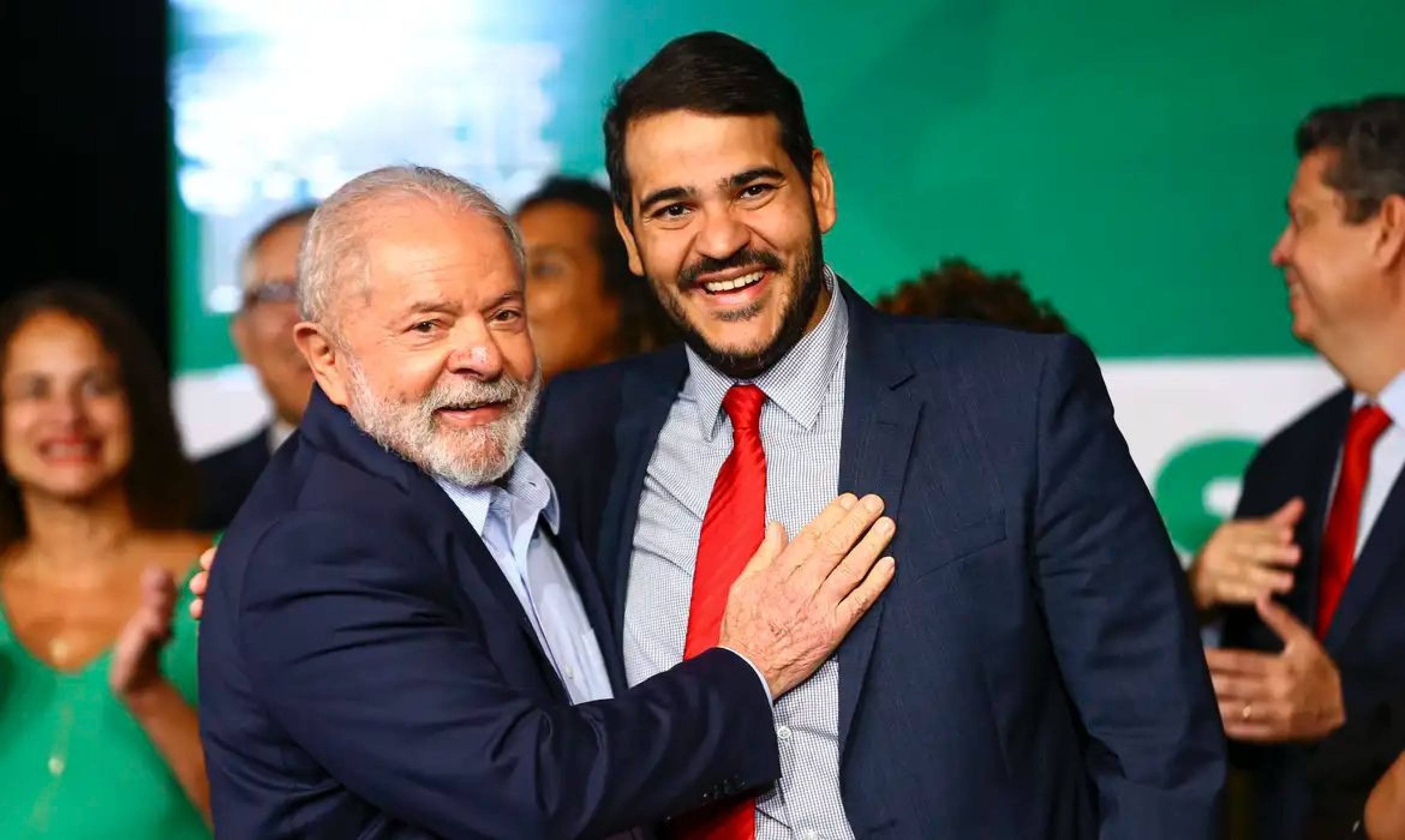 Telefonema de 2016 entre Dilma e Lula cita Messias, indicado ao STF