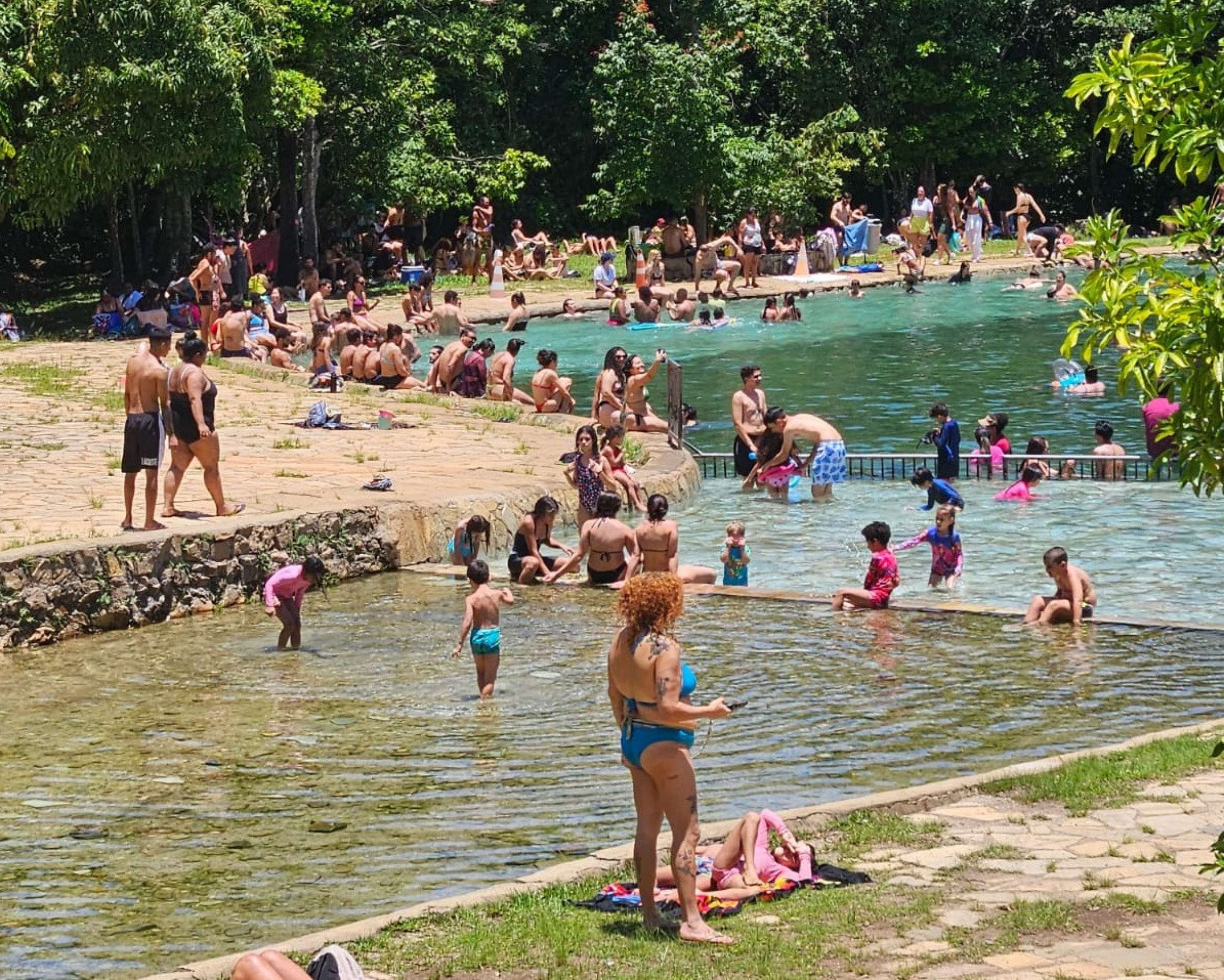 Que calorão! Água Mineral lota em feriadão do Dia da Consciência Negra