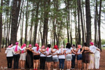 Ensaio fotográfico do grupo Guerreiras de Rosa no Parque da Cidade, em 2016 - (crédito: July Emily) Ensaio fotográfico do grupo Guerreiras de Rosa no Parque da Cidade, em 2016 - (crédito: July Emily)