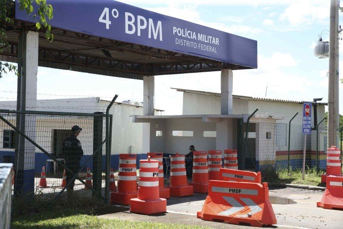  O ex-ministro da Justi..a e ex-secret..rio de Seguran..a P..blica do Distrito Federal Anderson Torres foi preso na manh.. de hoje (14) pela Pol..cia Federal (PF) e levado ao 4.. Batalh..o de Pol..cia Militar, no Guar..
    