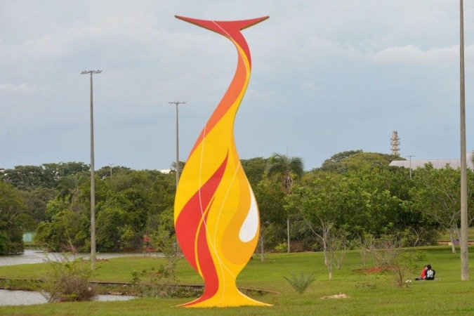 Uma das quatro peças de Rogério Reis que formam o conjunto Esculturas das Águas no Parque da Cidade
 -  (crédito: Ed Alves/CB)