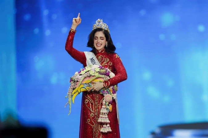 As cinco finalistas do Miss Universo 2025 no palco em Bangkok - (crédito: Getty Images) As cinco finalistas do Miss Universo 2025 no palco em Bangkok - (crédito: Getty Images)