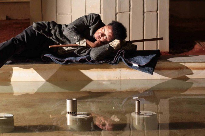 Ator Ricardo César vive catador de objetos descartados no monólogo 'Hilário' - (crédito: Divulgação) Ator Ricardo César vive catador de objetos descartados no monólogo 'Hilário' - (crédito: Divulgação)