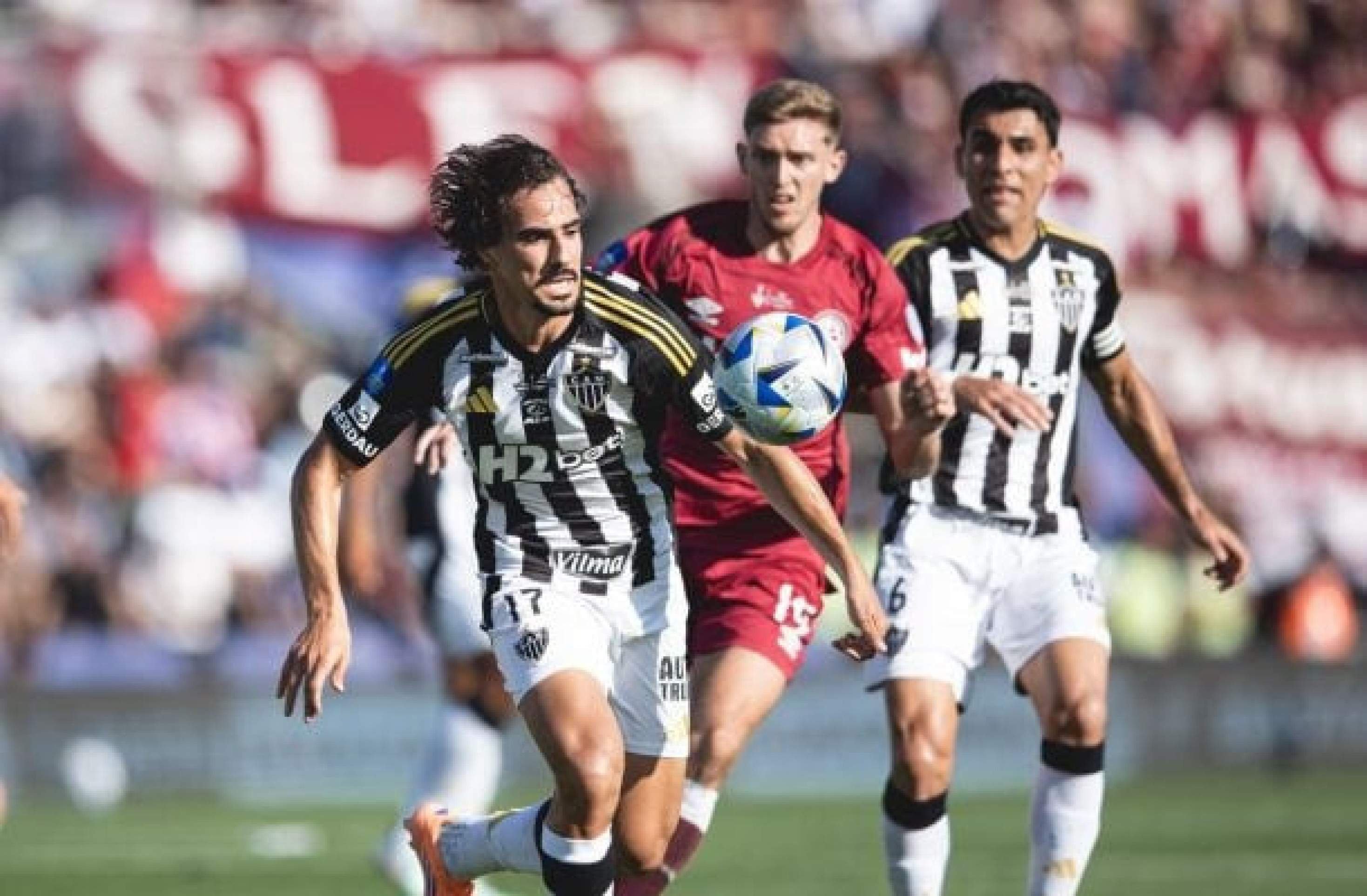 Com direito a três erros mineiros da marca da cal, o Lanús superou o Atlético-MG por 5 x 4 na disputa por pênaltis - (crédito: Foto: Divulgação/Club Lanús) Com direito a três erros mineiros da marca da cal, o Lanús superou o Atlético-MG por 5 x 4 na disputa por pênaltis - (crédito: Foto: Divulgação/Club Lanús)