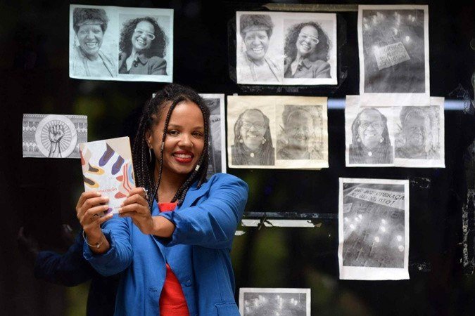 Neste ano em que a Lei de Cotas completa 13 anos, conheça histórias de profissionais bem-sucedidos que tiveram acesso à formação superior e de pós-graduação graças a políticas afirmativas das universidades brasileiras. É o caso da escritora, professora e doutora Andressa Marques, 39 anos, que ocupa cargo de gestão no Ministério da Cultura. -  (crédito: Minervino Júnior/CB/D.A.Press)