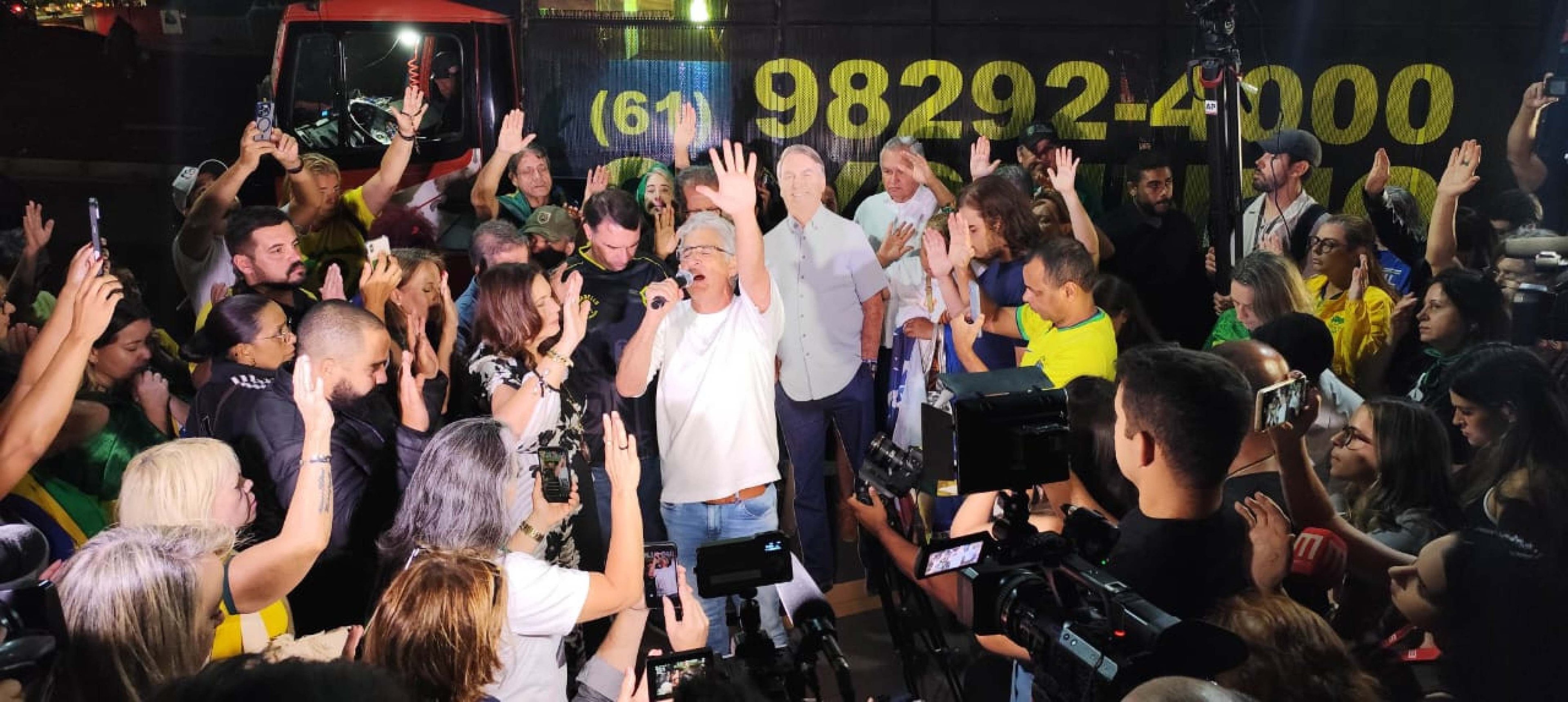 Vig&iacute;lia na noite deste s&aacute;bado (22/11), ap&oacute;s pris&atilde;o do ex-presidente Jair Bolsonaro (PL)