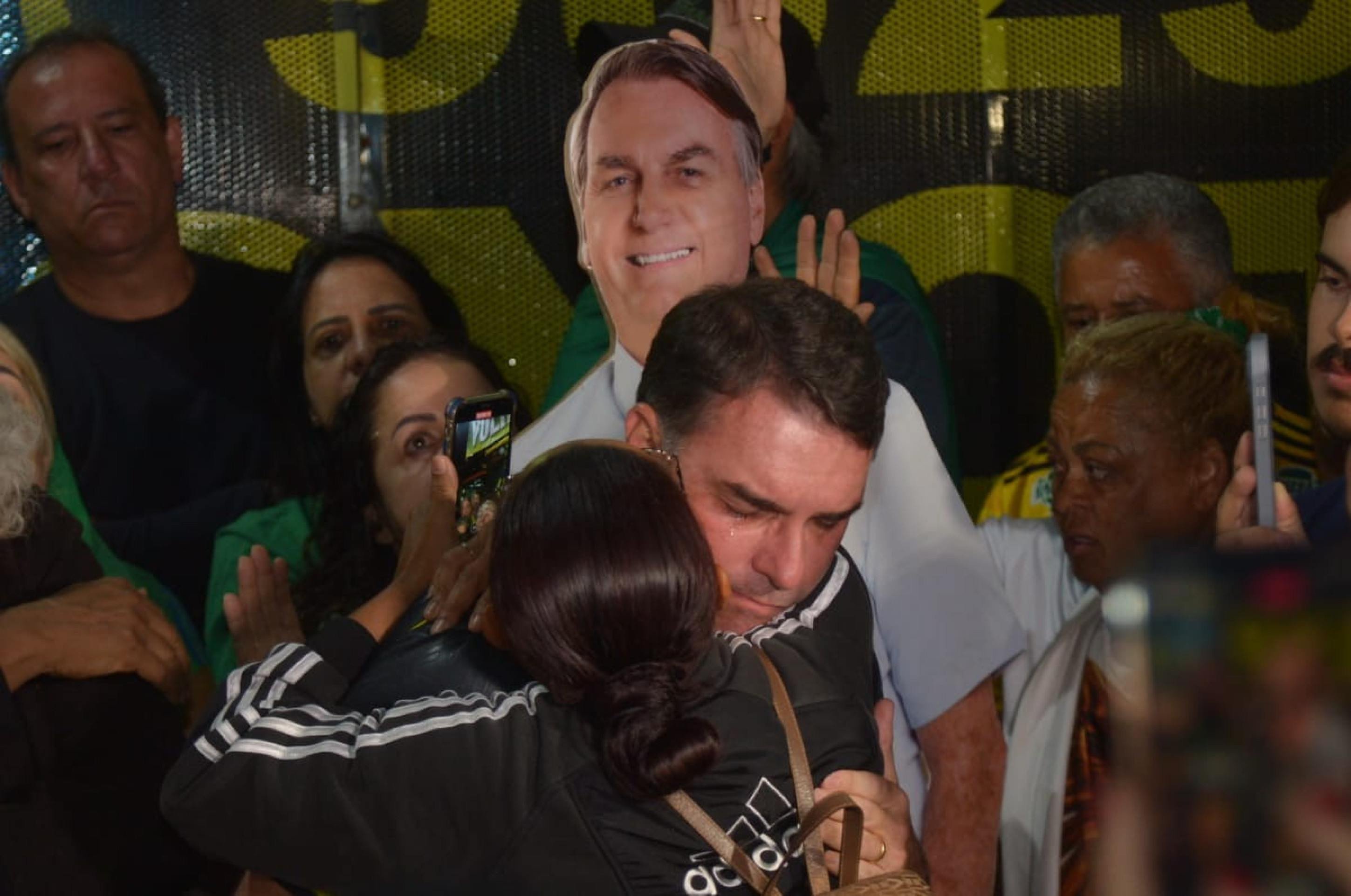 Vig&iacute;lia na noite deste s&aacute;bado (22/11), ap&oacute;s pris&atilde;o do ex-presidente Jair Bolsonaro (PL)